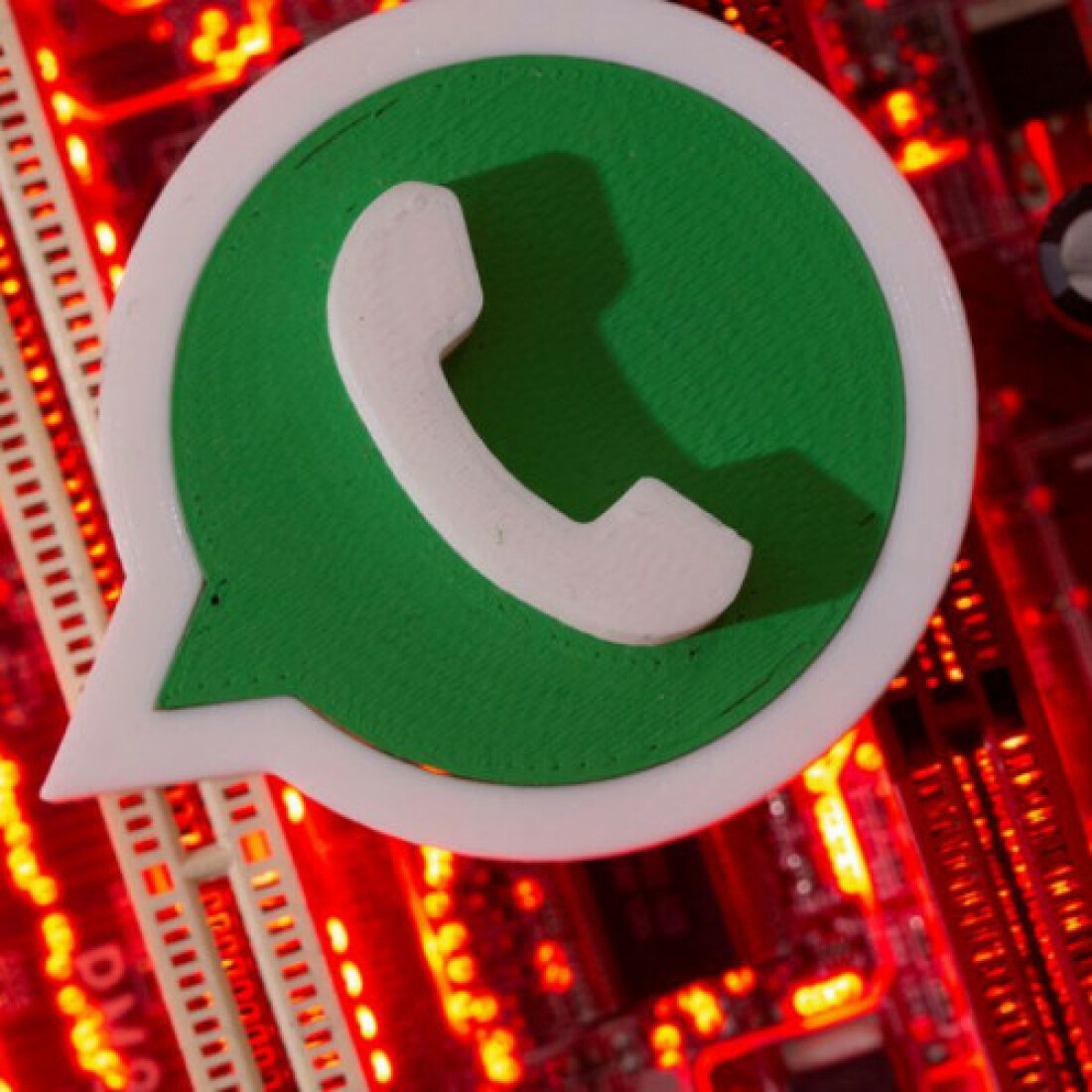 WhatsApp, Instagram e Facebook permanecem fora do ar