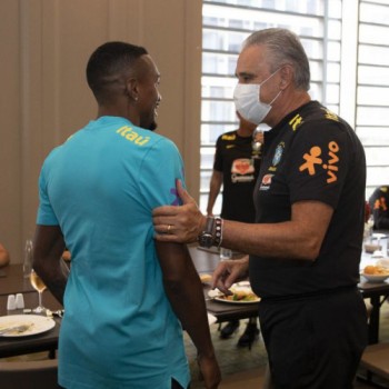 Eliminatórias: jogadores nacionais se juntam à seleção em Bogotá