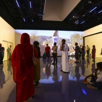 Expo: brasileiros se sentem em casa em pavilhões de língua portuguesa