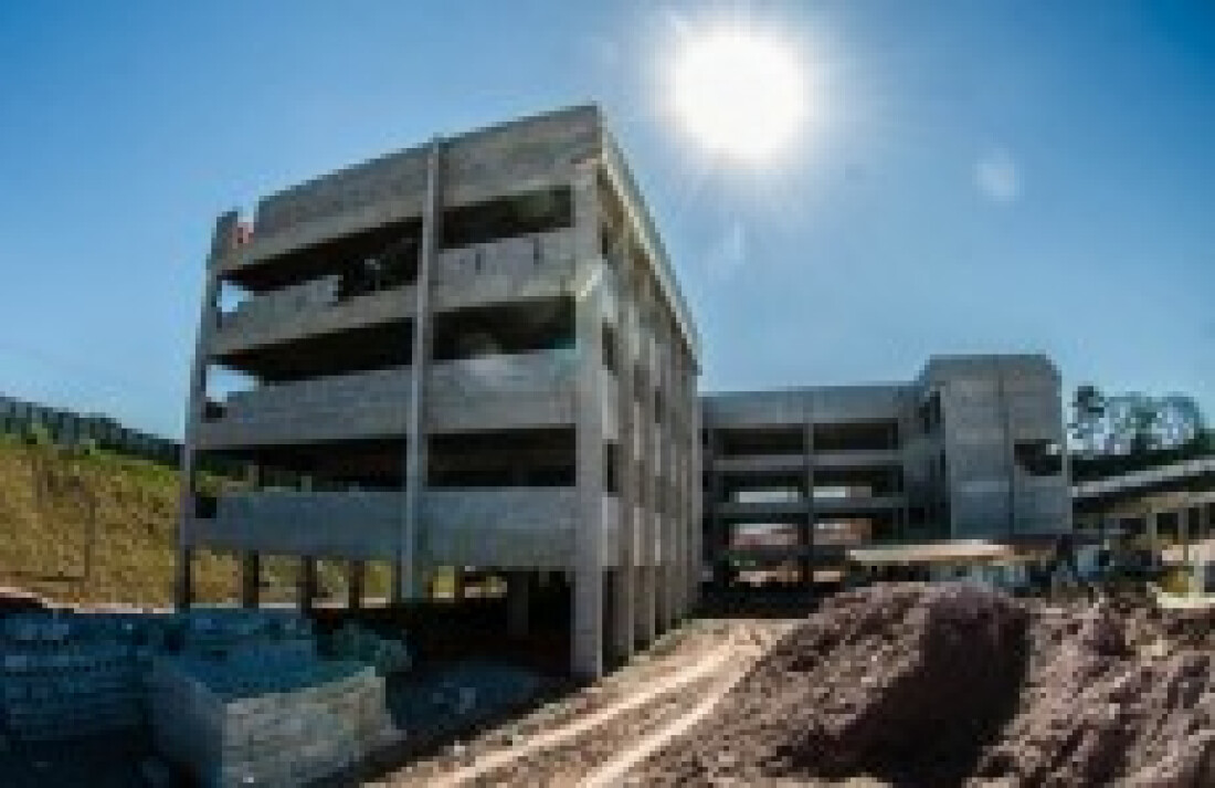 Prédio começa a tomar forma e deve ser entregue em 2017