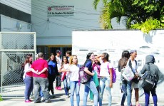 Mais de 175 mil alunos devem retornar as aulas na segunda