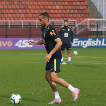 Eliminatórias: Arthur Cabral é convocado para a seleção