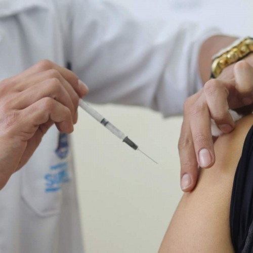 Primeiro dia de vacinação nas UBSs registra 4,9 mil aplicações