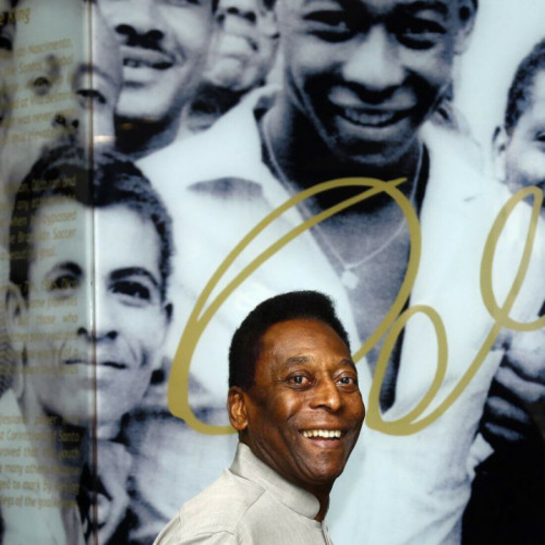 Pelé recebe alta e deixa hospital em São Paulo após um mês internado