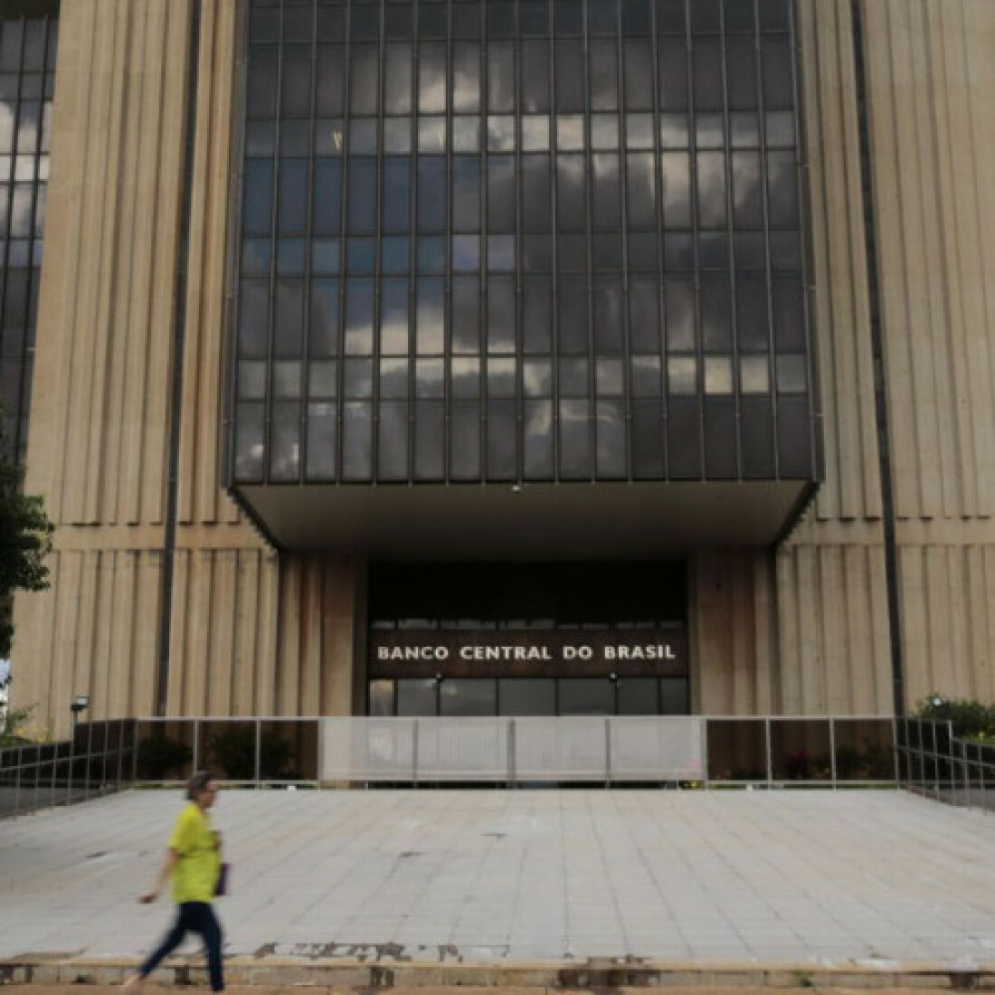 Crédito concedido por bancos deve crescer 12,6% este ano, estima BC