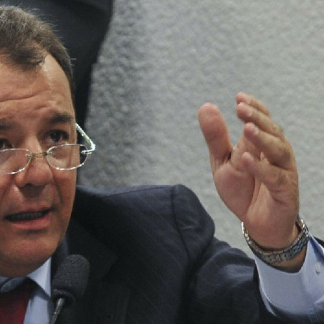 Cabral é condenado por usar helicóptero do governo para uso particular