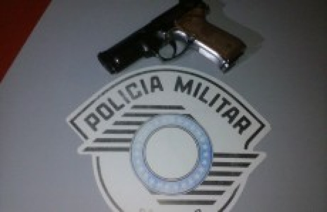 Suspeito é detido com arma de brinquedo