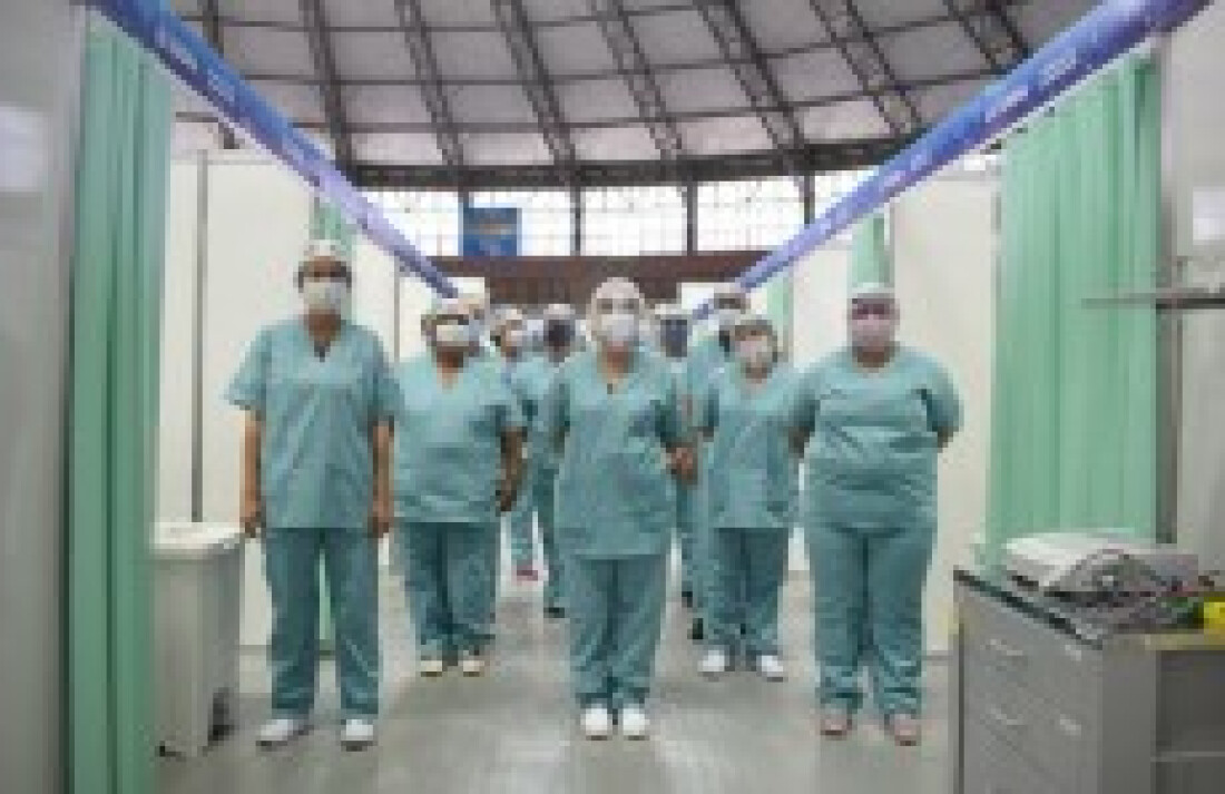 Profissionais da saúde recebem homenagem por luta contra Covid