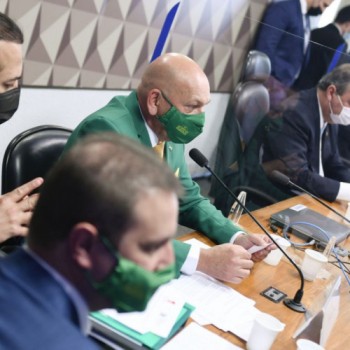 Luciano Hang depõe à CPI da Pandemia e diz que não é negacionista
