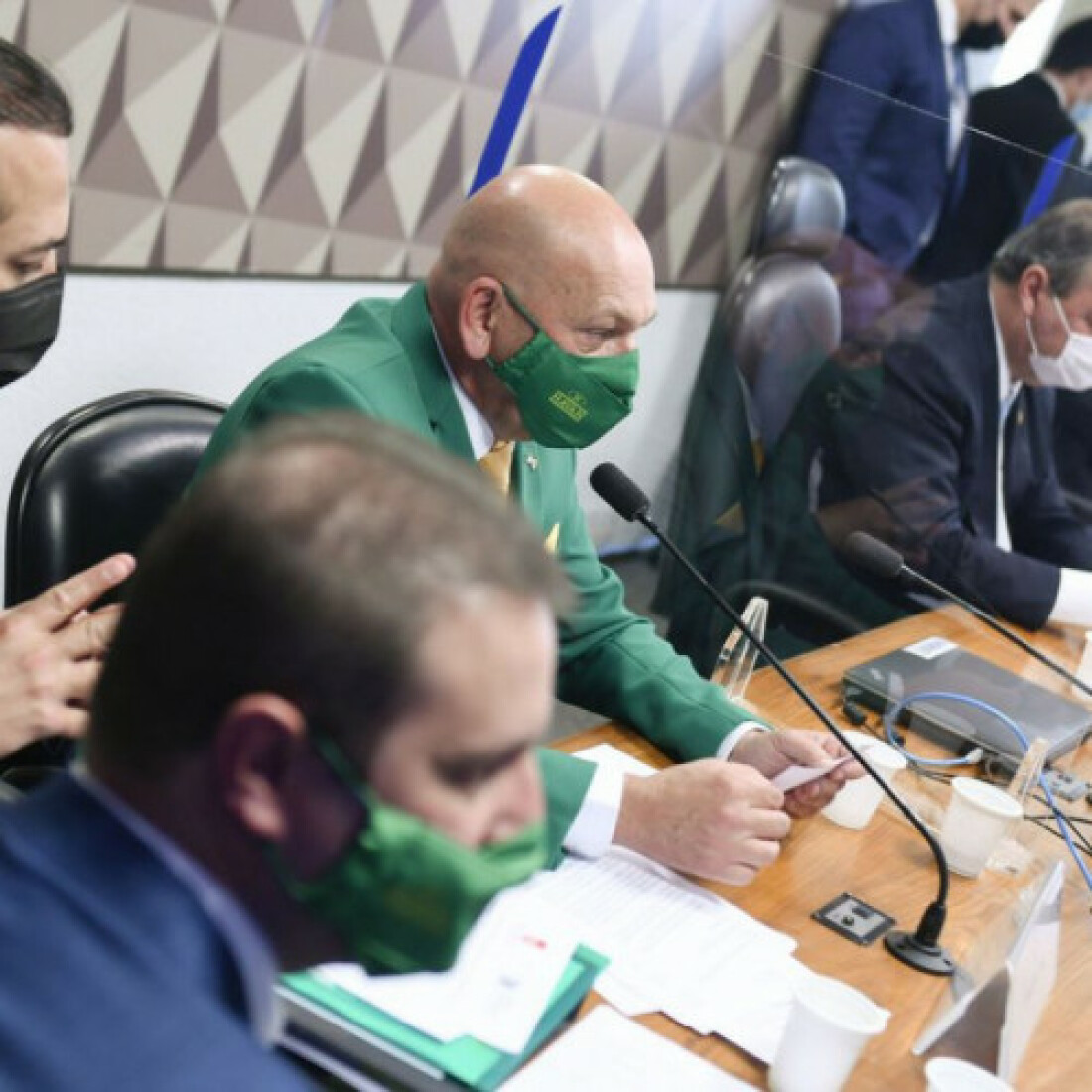 Luciano Hang depõe à CPI da Pandemia e diz que não é negacionista