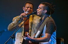 Jair Oliveira vai apresentar show intimista neste domingo