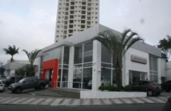 Mitsubishi e Suzuki se juntam no mesmo lugar