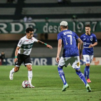 Líder Coritiba arranca empate com Confiança na Série B