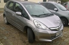 Suspeito é detido com carro roubado