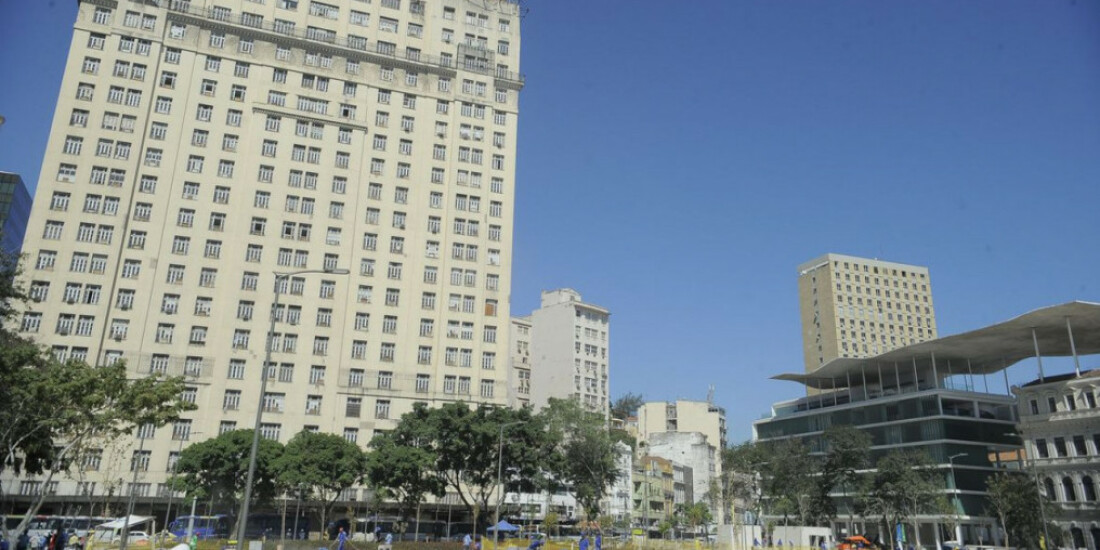 Prefeitura do Rio assina a compra do histórico edifício A Noite