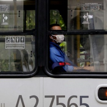 Covid-19: Brasil registra 793 óbitos e 15,3 mil infecções em 24h