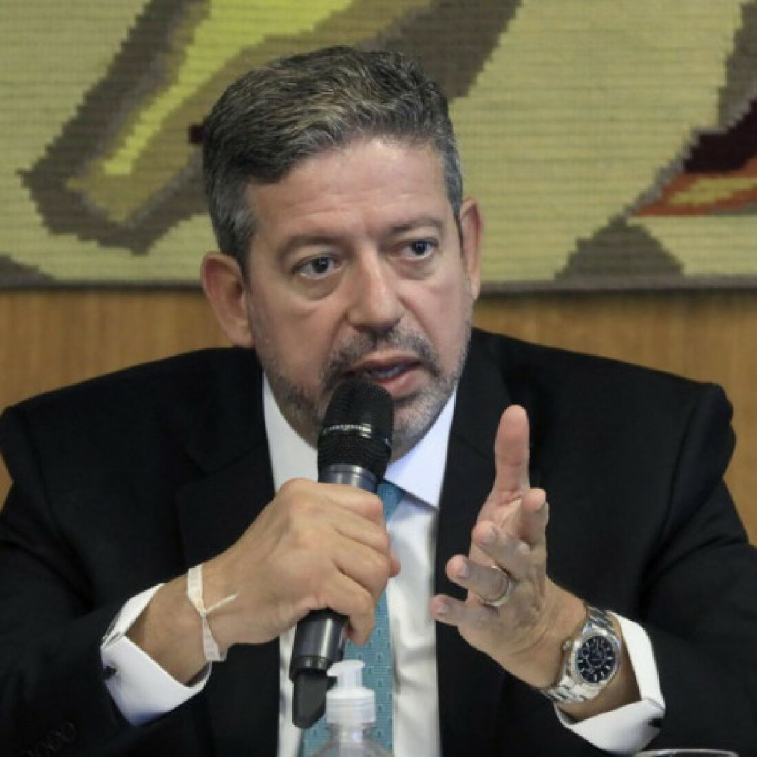 Presidente da Câmara diz que pautará PL que muda cobrança do ICMS