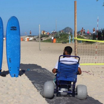 Rio: instituto promove inclusão com surfe adaptado e vôlei sentado