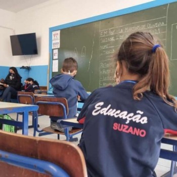 Parceria oferece 750 bolsa para servidores da Educação