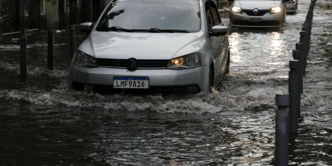 Chuvas deixam dois mortos e uma pessoa desaparecida no Rio