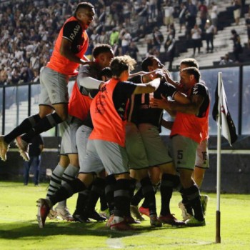 Vasco vence Goiás no reencontro com sua torcida