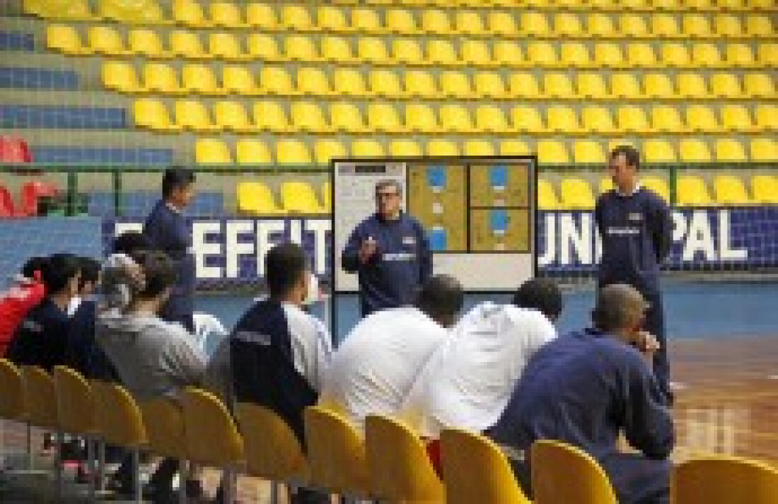 Paco García"comemora" baixas em seu elenco