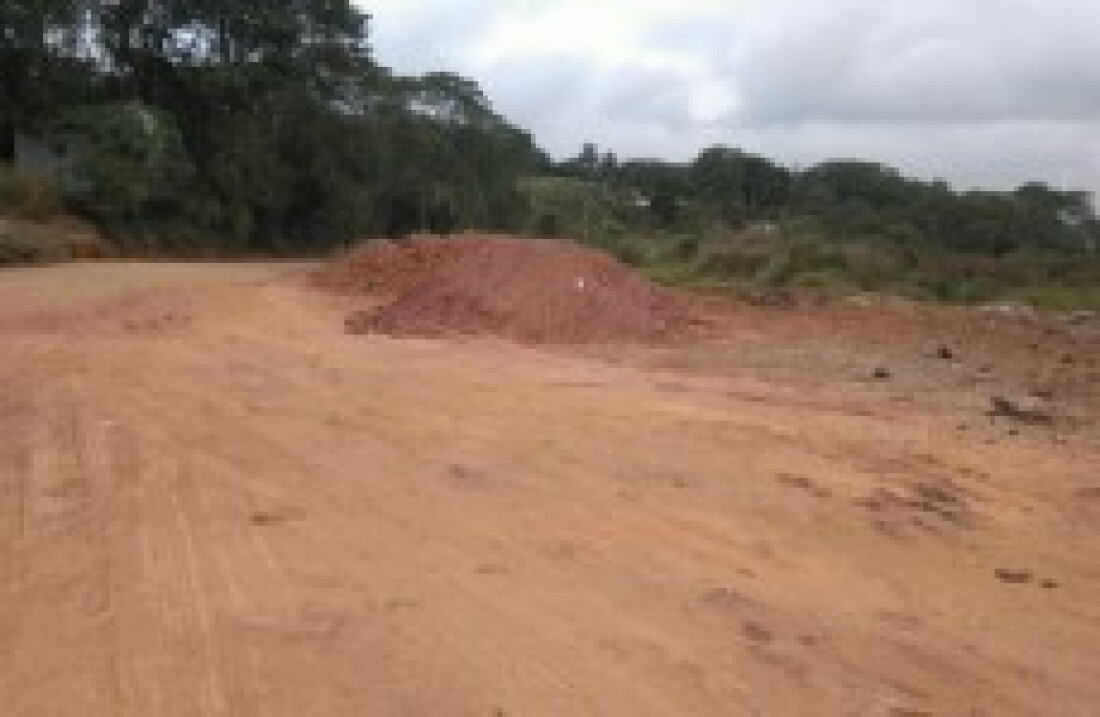 Prefeitura embarga terreno que recebe entulho irregular