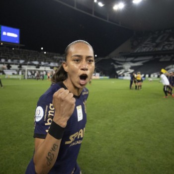Além do tri no Brasileiro, atacante do Timão é eleita craque da final