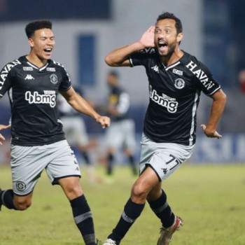 Vasco derrota Brusque na Série B com golaço de Nenê