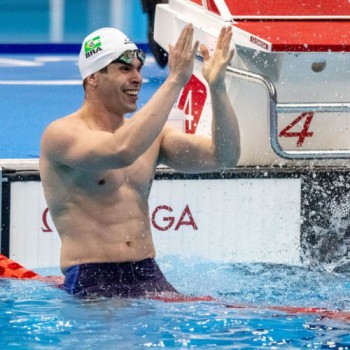 Medalhista paralímpico enfrenta desafio em ação solidária