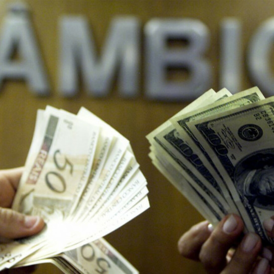 Dólar aproxima-se de R$ 5,35 com preocupações sobre China