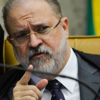 Aras defende autocontenção institucional no Ministério Público