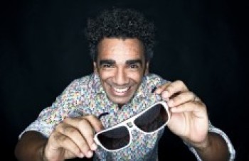 Wilson Simoninha se prepara para um show dançante em Bertioga