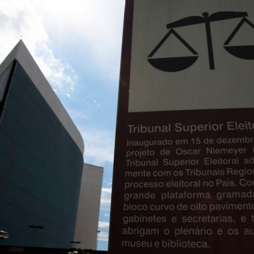 TSE volta a adiar julgamento de recurso apresentado por Pezão 
