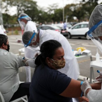 Covid-19: Brasil registra 21,2 milhões de casos e 592,3 mil mortes