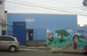 Entidade lança projeto de natação