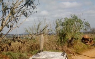 Corpo carbonizado é encontrado em carro: