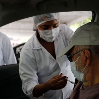Covd-19: Rio aplica 2ª dose da Pfizer em quem tem 50 anos ou mais