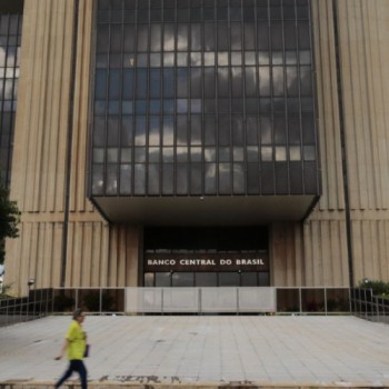 Mercado financeiro eleva projeção da inflação para 8,35%