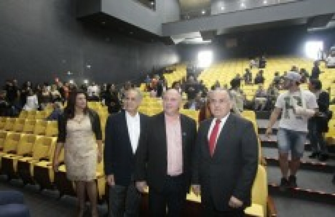 Teatro Municipal é inaugurado em Poá