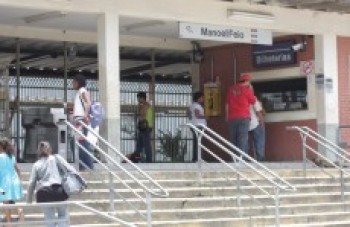 Roubo dentro da estação de trem: