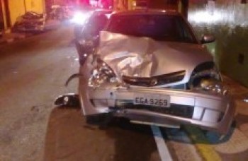 Perseguição termina em acidente e prisão