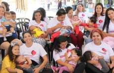 Poá promove 'mamaço' para incentivar amamentação