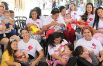 Poá promove 'mamaço' para incentivar amamentação