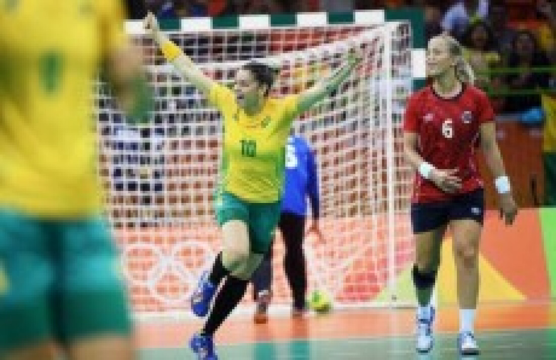Handebol feminino vence a Noruega