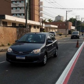 Prefeitura inicia pintura de nova ciclofaixa