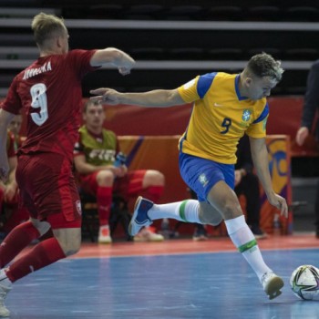Brasil decide no 2º tempo e vence tchecos na Copa do Mundo de futsal