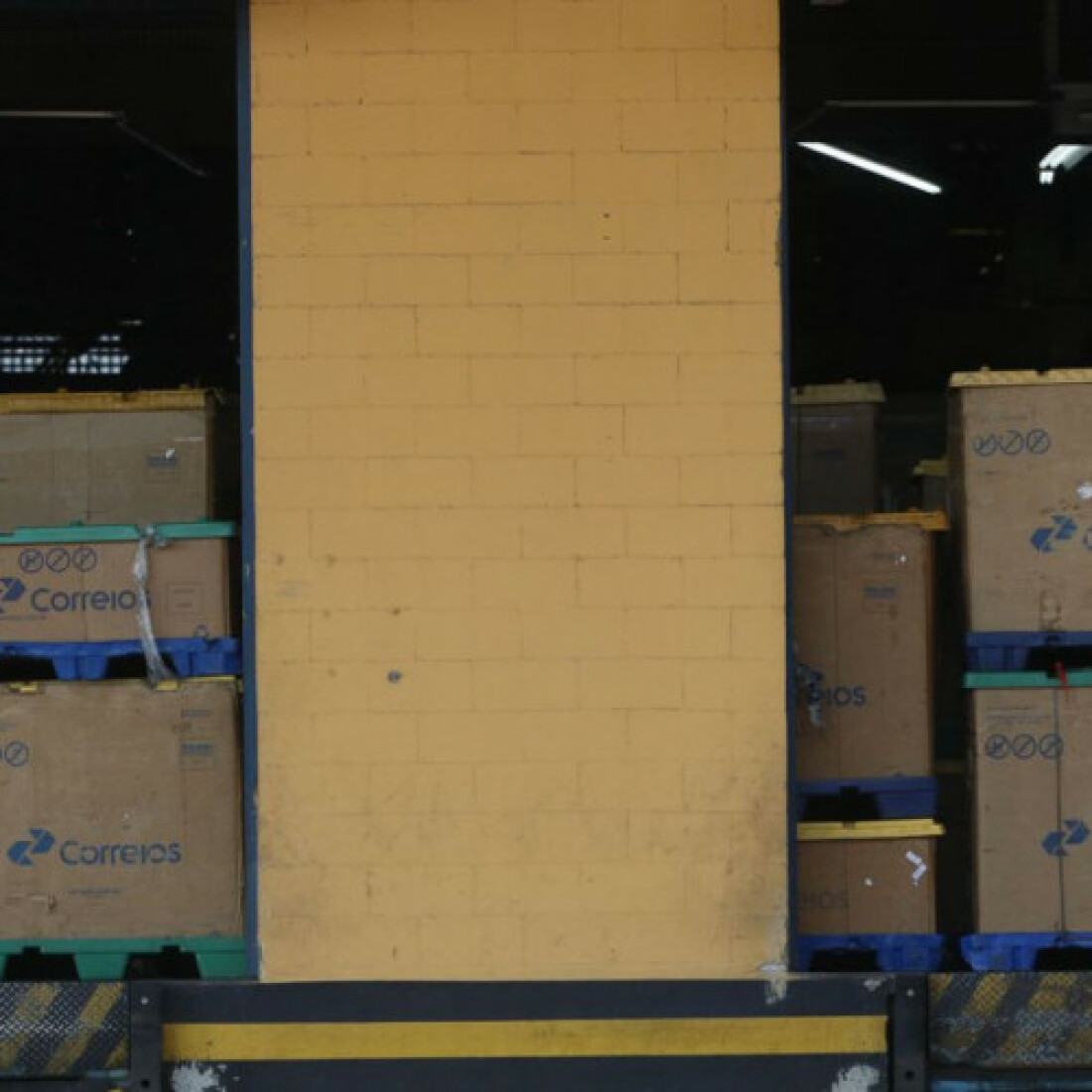 De roupa íntima a joias, veja o que será leiloado pelos Correios