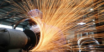 Indústria brasileira recua 0,3% em janeiro