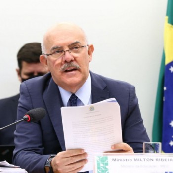 Comissão da Câmara aprova convocação de ministro da Educação